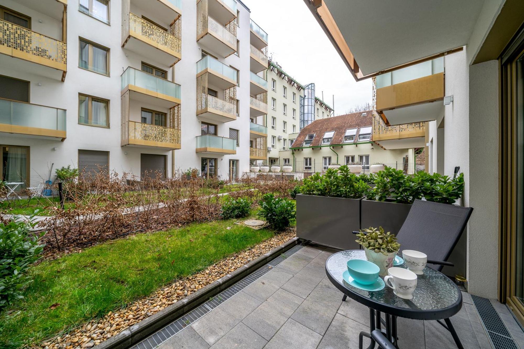 Budapest Magic Garden In Downtown Экстерьер фото